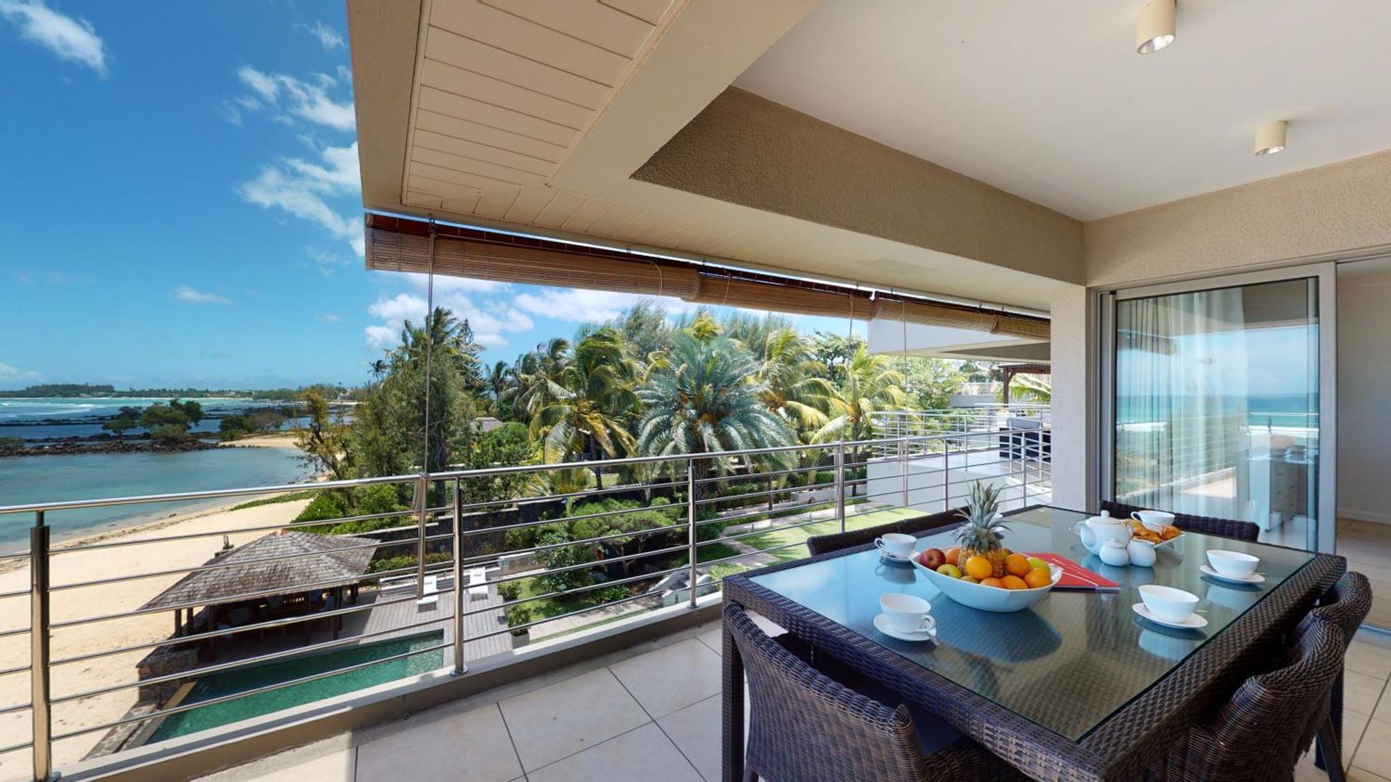 Bon Azur Beachfront Suites & Penthouses With Lov Тро-о-Біше Екстер'єр фото