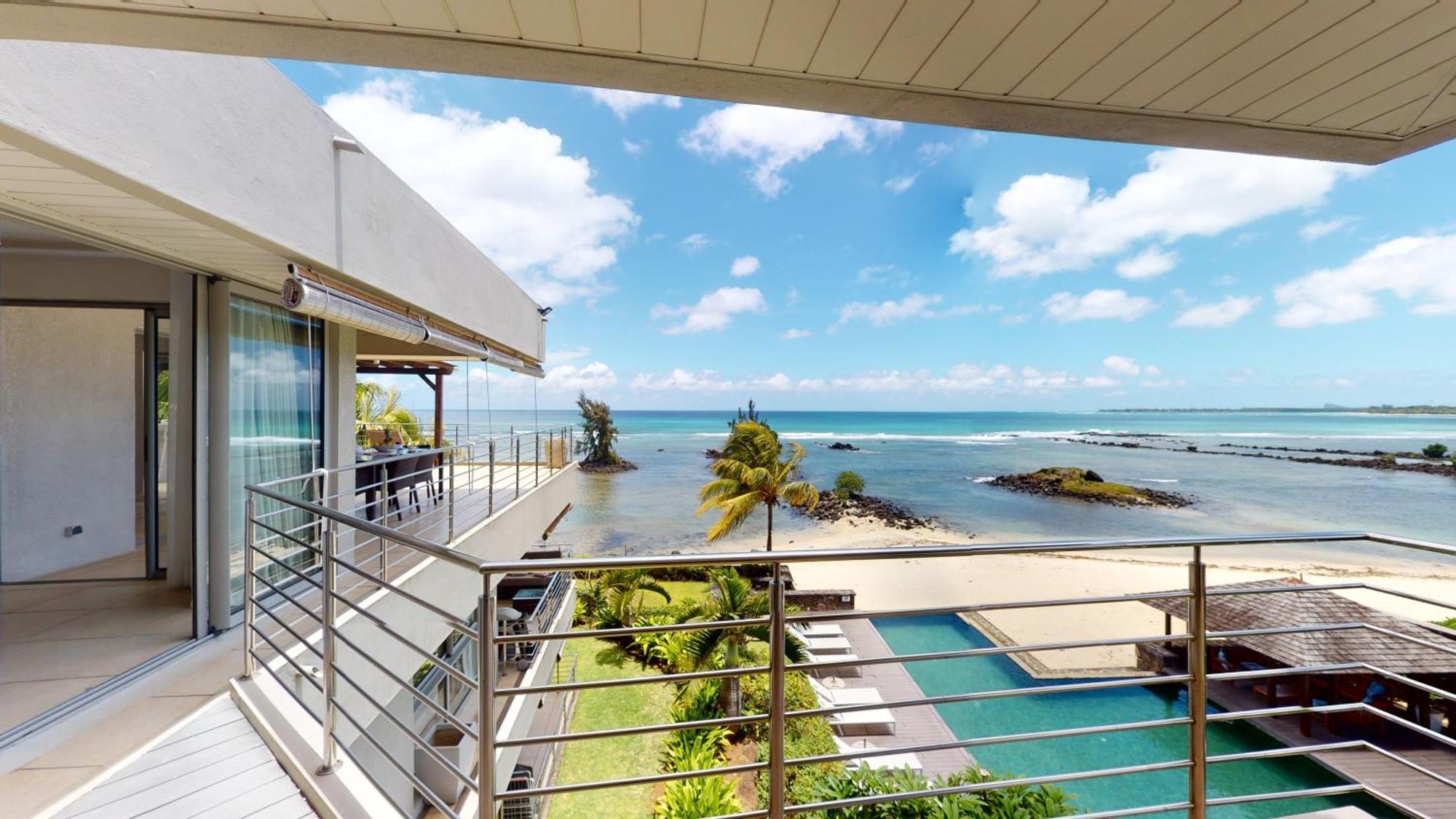 Bon Azur Beachfront Suites & Penthouses With Lov Тро-о-Біше Екстер'єр фото
