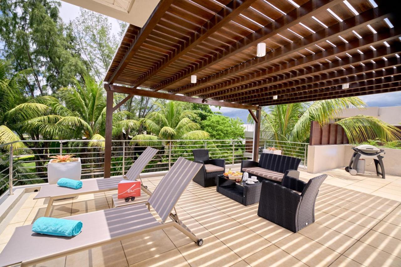 Bon Azur Beachfront Suites & Penthouses With Lov Тро-о-Біше Екстер'єр фото
