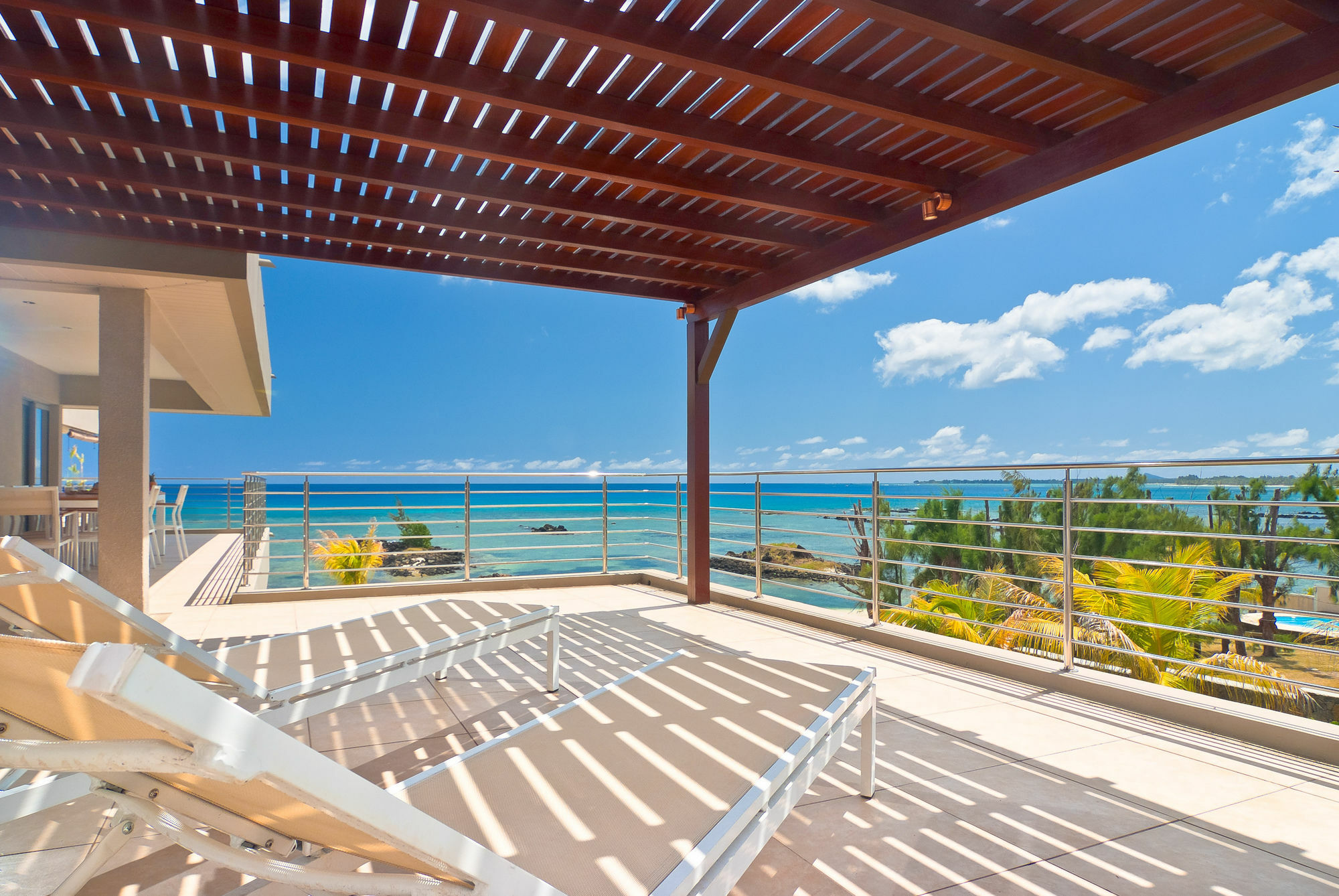 Bon Azur Beachfront Suites & Penthouses With Lov Тро-о-Біше Екстер'єр фото