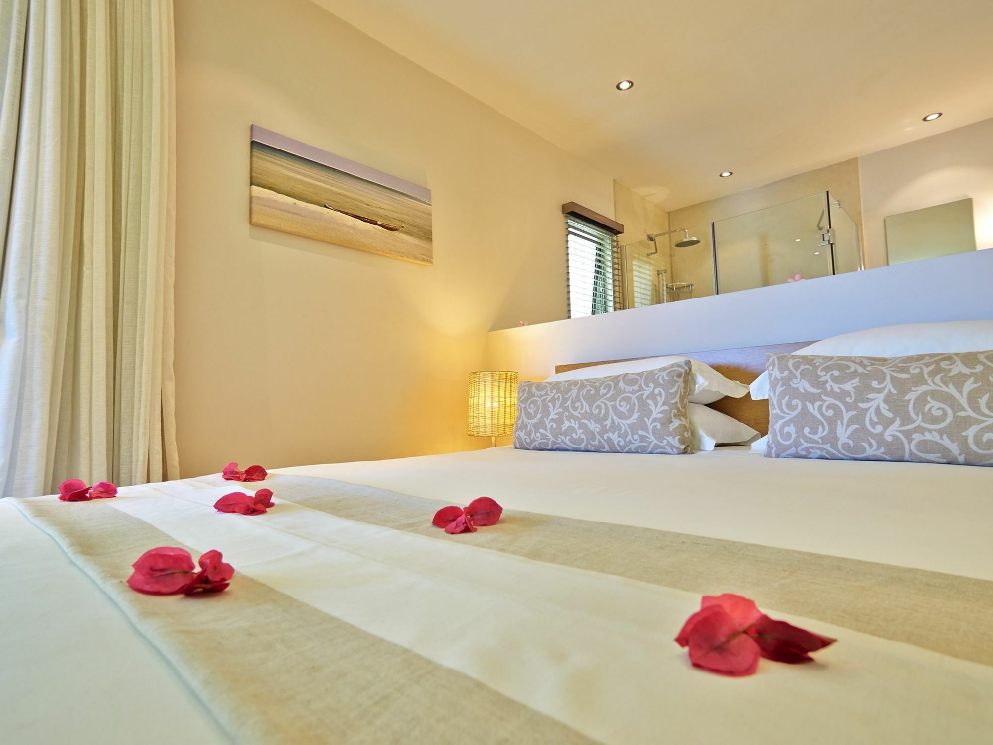 Bon Azur Beachfront Suites & Penthouses With Lov Тро-о-Біше Екстер'єр фото