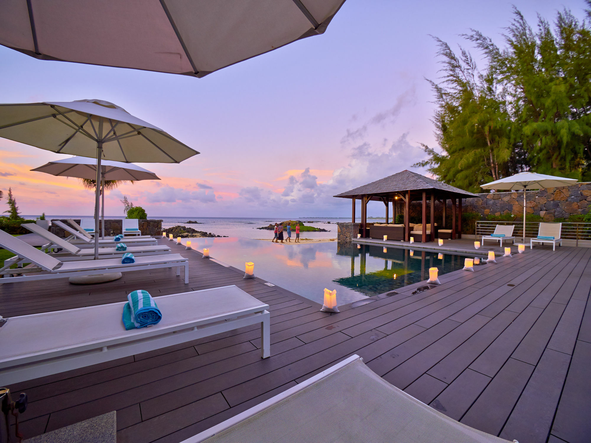 Bon Azur Beachfront Suites & Penthouses With Lov Тро-о-Біше Екстер'єр фото