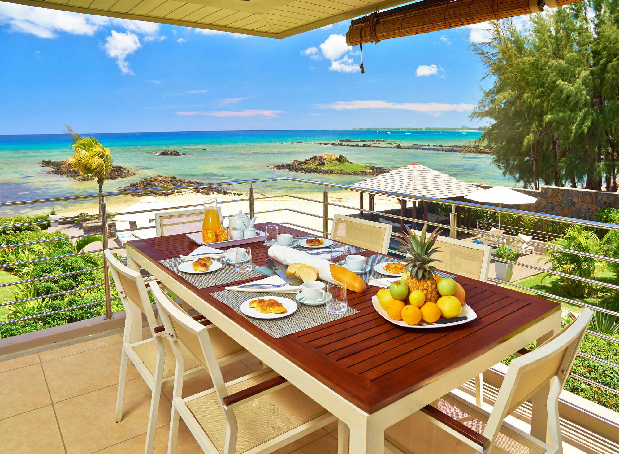 Bon Azur Beachfront Suites & Penthouses With Lov Тро-о-Біше Екстер'єр фото