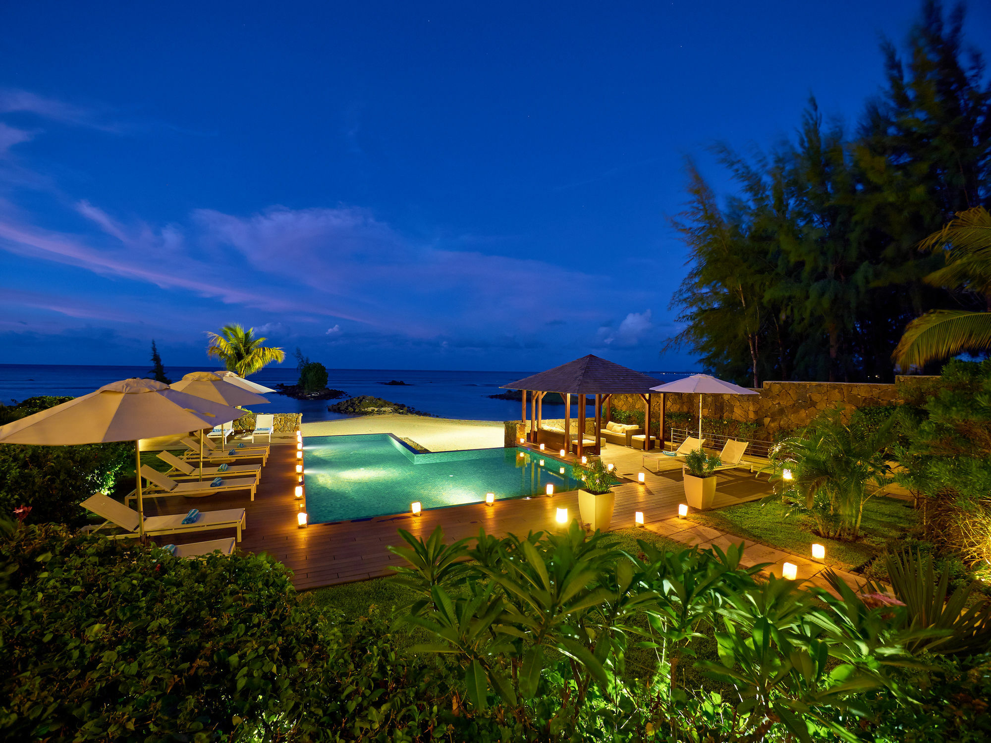 Bon Azur Beachfront Suites & Penthouses With Lov Тро-о-Біше Екстер'єр фото