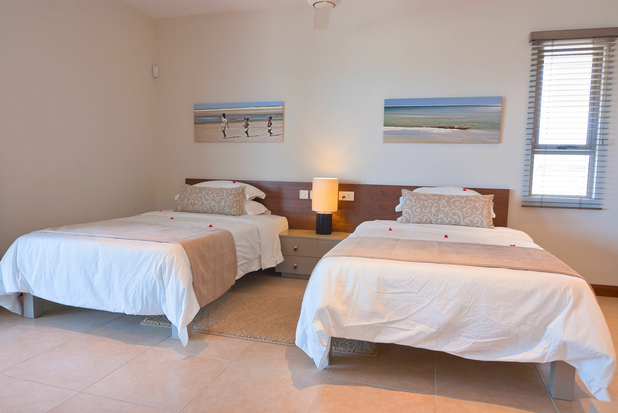 Bon Azur Beachfront Suites & Penthouses With Lov Тро-о-Біше Екстер'єр фото