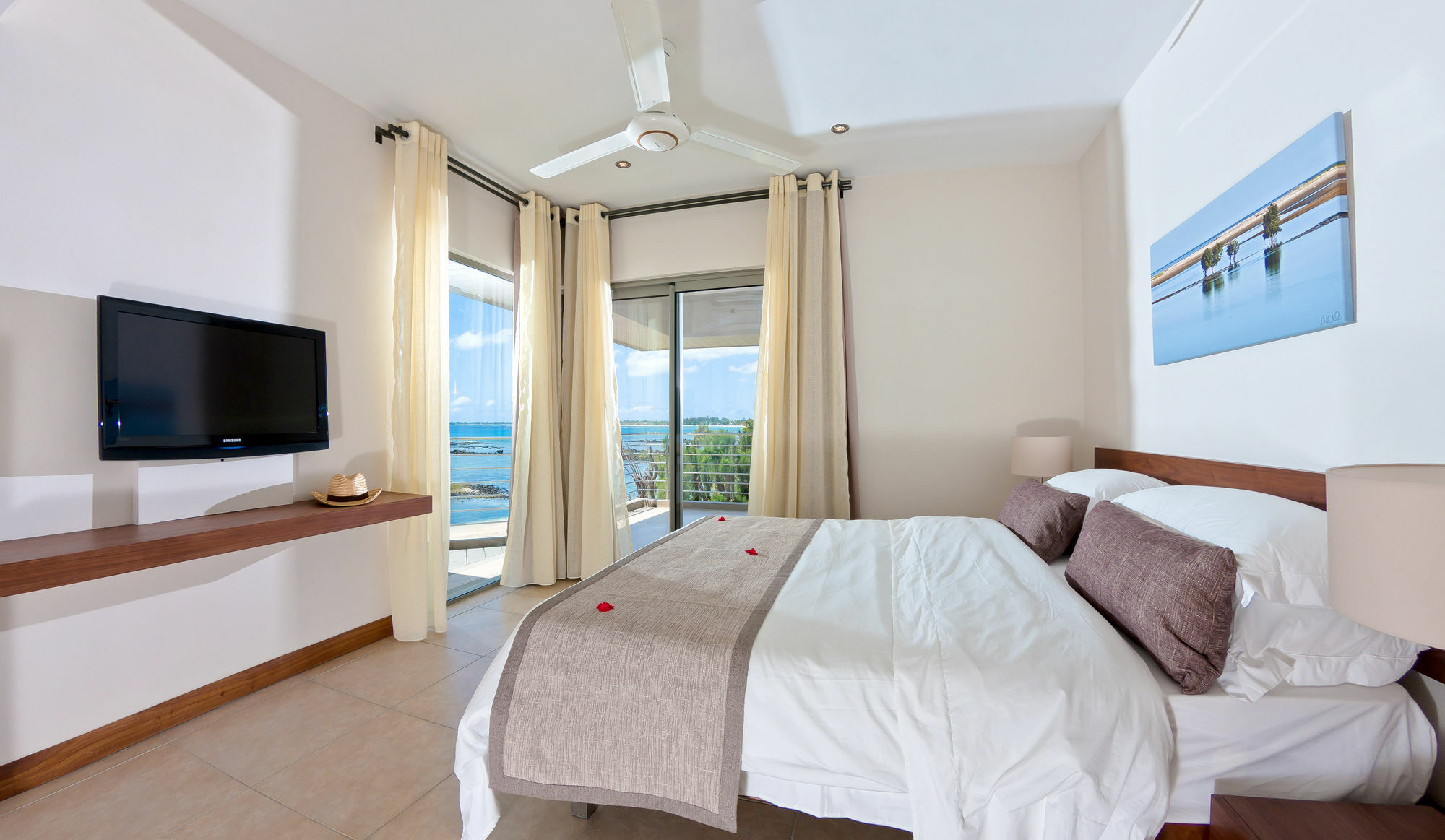 Bon Azur Beachfront Suites & Penthouses With Lov Тро-о-Біше Екстер'єр фото
